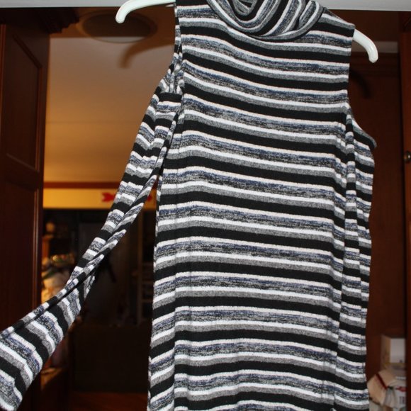 American Eagle Outfitters Black & White Striped Turtleneck Sweater Dress Size M - Picture 8 of 9